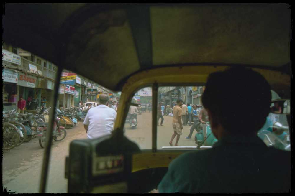 Mi der Rikscha durch Bombay, Indien