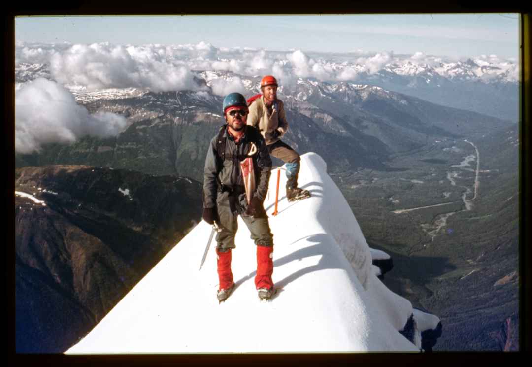 Herbert Dürschmidt und Dieter Hanke auf dem Verbindungsgrat kleiner Robson zum Mount Robson